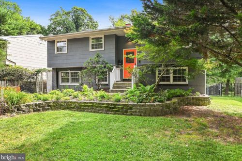 211 Park Ln, Tavistock, NJ 08033-1613
