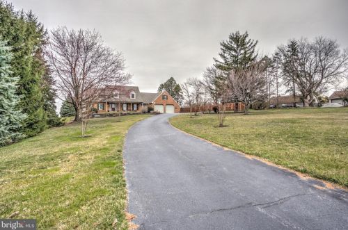 2045 Rockvale Rd, Lancaster PA  17602-1405 exterior