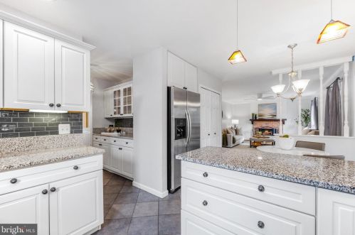 5006 Ten Mills Rd, Columbia MD 21044-1527 exterior