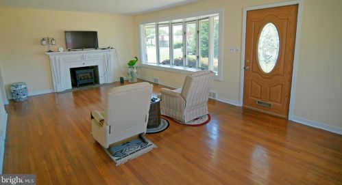 92 Lakedale Dr, Trenton NJ 08648-4421 exterior