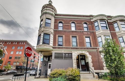 2000 Clifton Ave, Chicago, IL 60614-4120