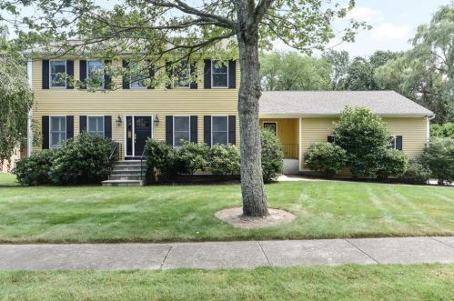 14 Alanna Ct, Warwick, RI 02886-6686