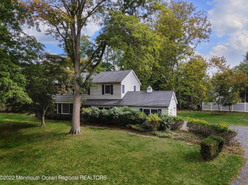 21 Carnegie Ct, Middletown, NJ 07748-3101