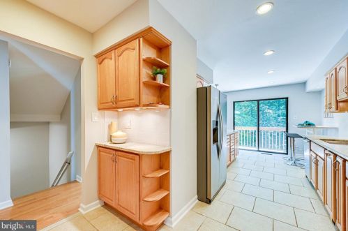 2036 Swans Neck Way, Herndon, VA 20191-4031