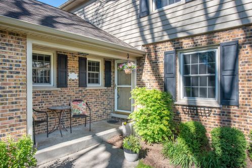 733 Willow Wood Dr, Palatine, IL 60074-3879