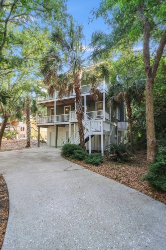 9 Fairway Oaks Ln, Isle Of Palms, SC 29451-2822