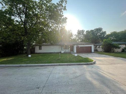 3800 Knox St, Fort Worth TX  76119-4819 exterior