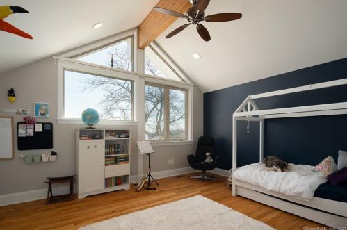 13 Seabreeze Pl, Norwalk CT  06854-4711 exterior