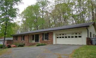 1644 Meadowbrookrd Ext, Asheboro NC  27203-3833 exterior