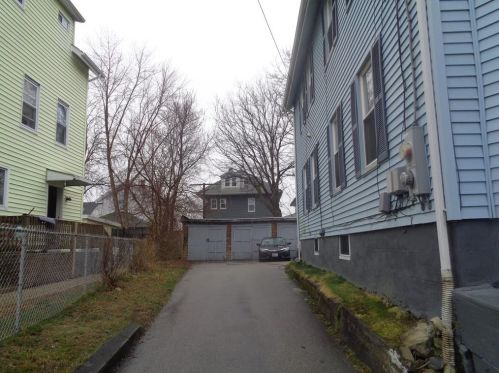 163 4th Ave, Woonsocket, RI 02895-4033