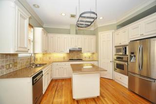 620 Knox St, Houston TX  77007-5113 exterior