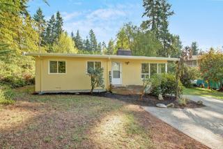 10114 243rd Pl, Edmonds, WA 98020-5752