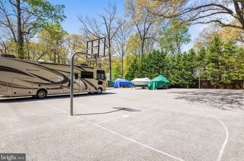 36 Whittier Pkwy, Severna Park MD 21146-3051 exterior