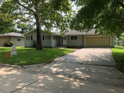 405 Lewerenz St, Herington, KS 67449-1619