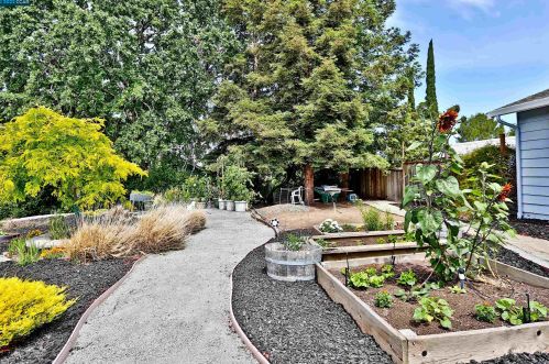 1294 New York Dr, Concord CA  94521-4617 exterior