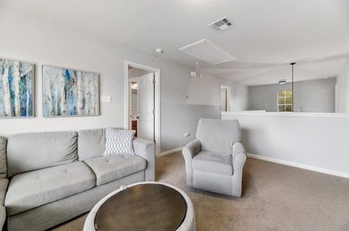 8200 Alophia Dr, Austin TX  78739-1998 exterior