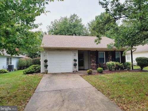 9 Fireside Cir, Columbus, NJ 08022-1016