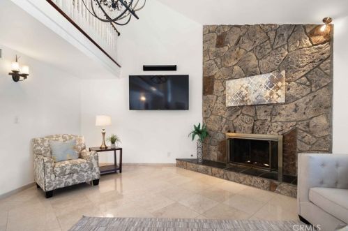 1851 Greenbriar Rd, Glendale CA  91207-1064 exterior