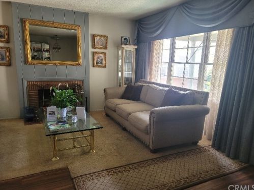 11620 Atkinson Ave, Hawthorne, CA 90250-1826