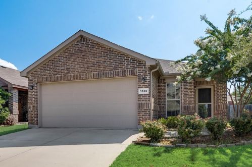 5100 Britton Ridge Ln, Fort Worth, TX 76179-4295