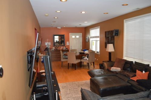 2445 Greenview Ave, Chicago, IL 60614-2041