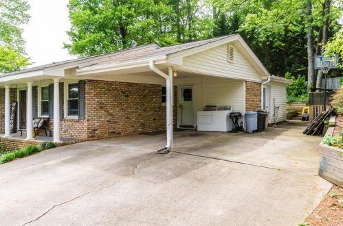 2041 Pine Tree Dr, Buford, GA 30518-1211