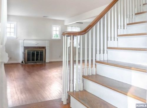 330 Diamond Bridge Ave, Paterson, NJ 07506-1324