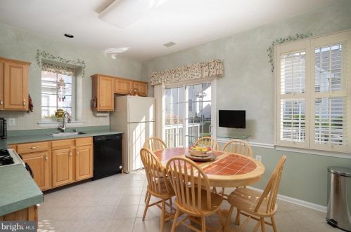 173 Meadowlark Dr, Trenton NJ  08690-3545 exterior