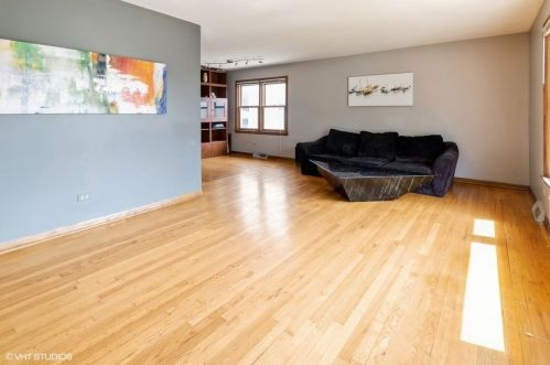 18 Ridge Rd, Villa Park, IL 60181-1629