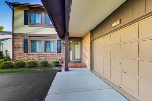 111 Mayberry Ct, Rolling Meadows, IL 60008-2238