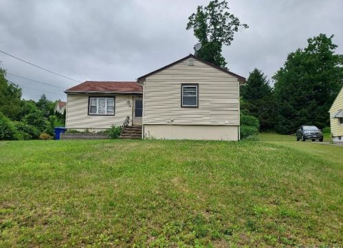 79 Deepwood Dr, Waterbury, CT 06708-2906