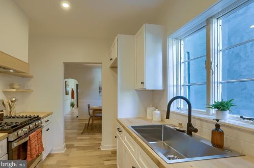 429 Pine St, Lancaster PA  17603-3355 exterior