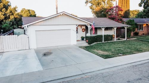 1820 Manzanita Dr, Modesto, CA 95355-2920
