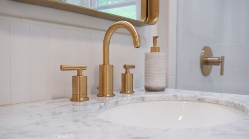 2470 Bywood Dr, Glendale CA  91206-4725 exterior