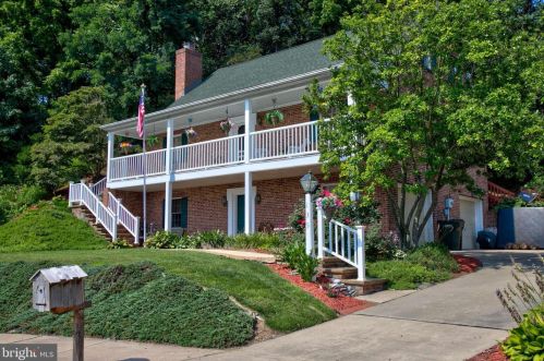 135 Glen Ct, Ephrata, PA 17522-2639