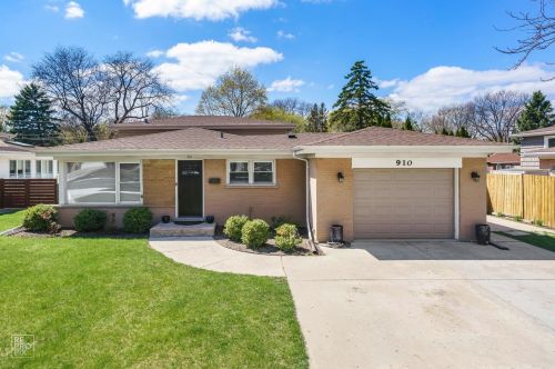 910 Owen St, Mount Prospect, IL 60056-4342