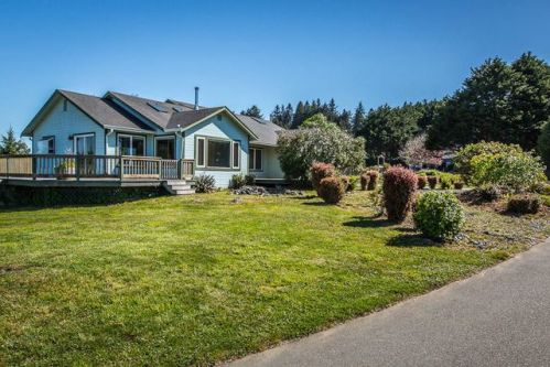 916 Vista Dr, Mckinleyville, CA 95519-7815