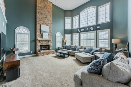 4 Vail Ln, Flemington, NJ 08822-3430