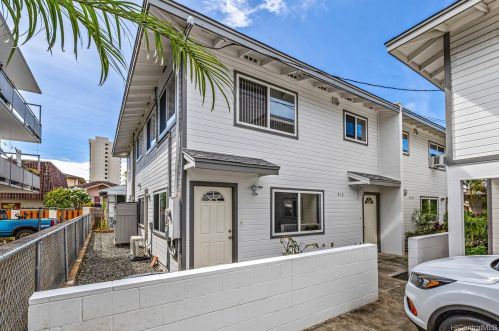 915 Mccully St, Honolulu HI  96826-2888 exterior
