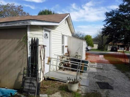 220 San Angelo Ave, Fort Worth TX  76126-2529 exterior