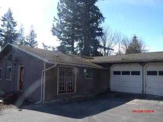356 Holcomb Rd, Kelso, WA 98626-9384