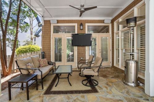 2507 Brookline Cir, Atlanta GA  30319-3690 exterior