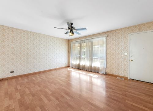 212 Flagstaff Dr, Lemont, IL 60440-2647