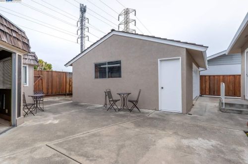 1994 Evergreen Ave, San Leandro CA 94577-6202 exterior