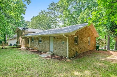 2587 Fontainebleau Ct, Atlanta GA  30360-1235 exterior