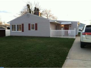 101 Violetwood Dr, Levittown, PA 19057-4219