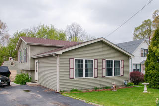 35670 Benjamin Ave, Volo, IL 60041-8511