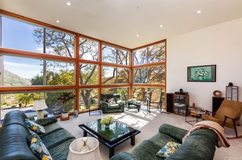 2025 Mt Vernon Ave, Riverside CA  92507-2528 exterior