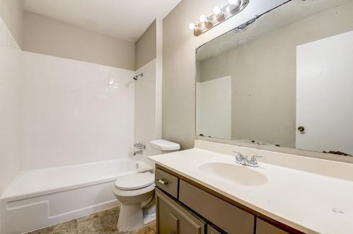 2020 Cedarwood Dr, Carrollton TX 75007-5405 exterior