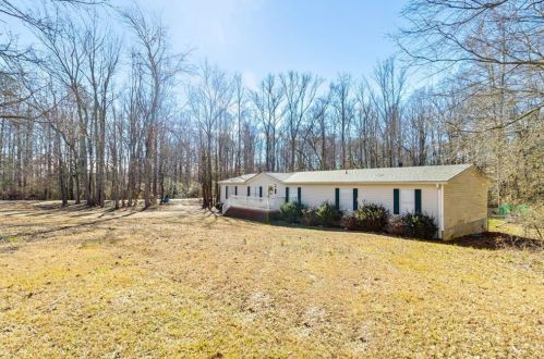 39 Woodpecker Ln, Nicholson, GA 30565-1857